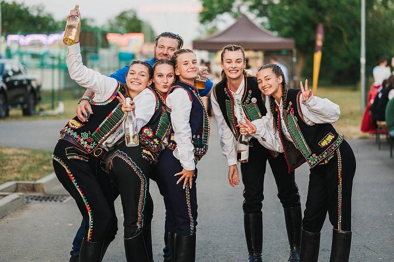 O zábavu na hodech se starala místní chasa. Přípravy probíhaly několik měsíců dopředu.