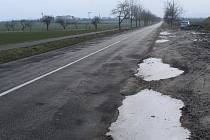 Silnice v Kozojídkách se má dočkat opravy.