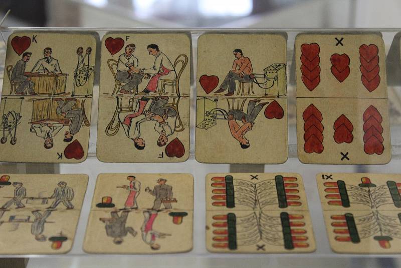 Unikátní výstava hracích i vykladacích kartet v hodonínském Masarykově muzeu.