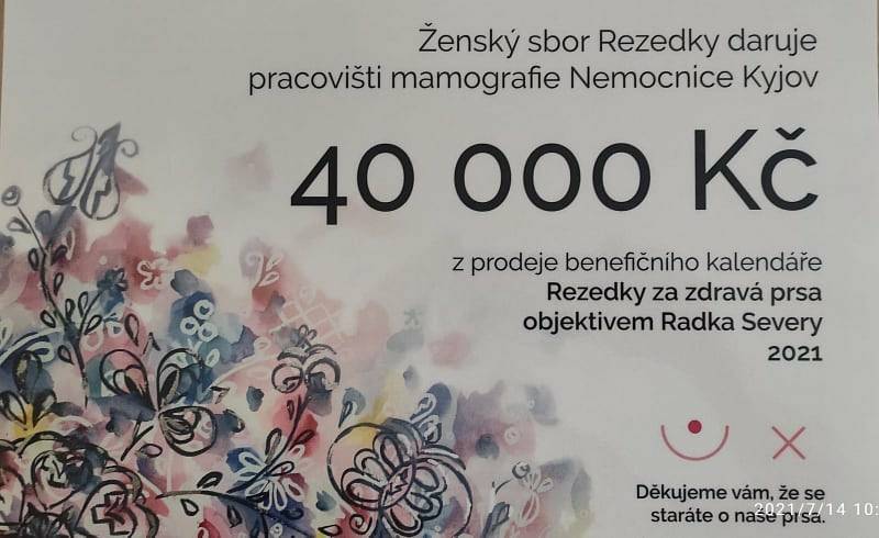 Ženský sbor Rezedky nafotil charitativní kalendář. Výtěžek z prodeje putoval na rozvoj pracoviště mamografie Nemocnice Kyjov.