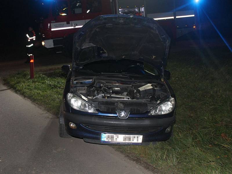 Havárie peugeotu a nissanu v Rohatci.