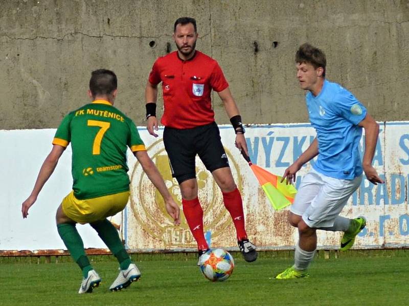 Utkání předních týmů krajského přeboru fotbalistů FK Mutěnice (zelené dresy) - FC Boskovice skončilo nerozhodně 2:2.