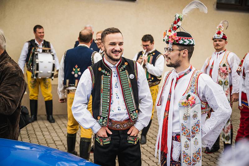 Při hodech v Dolních Bojanovicích měli chlapci i děvčata z místní chasy na starosti zábavu.