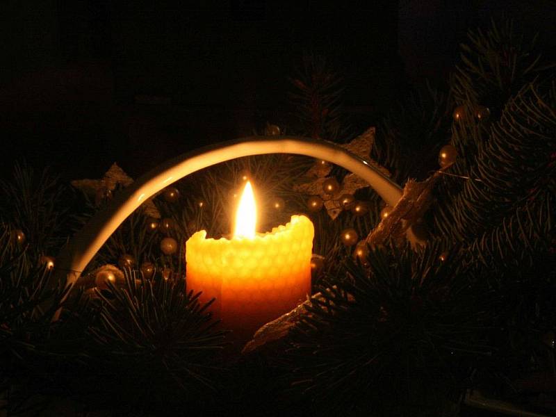 Adventní věnec je už dnes tadiční součástí předvánočního času.