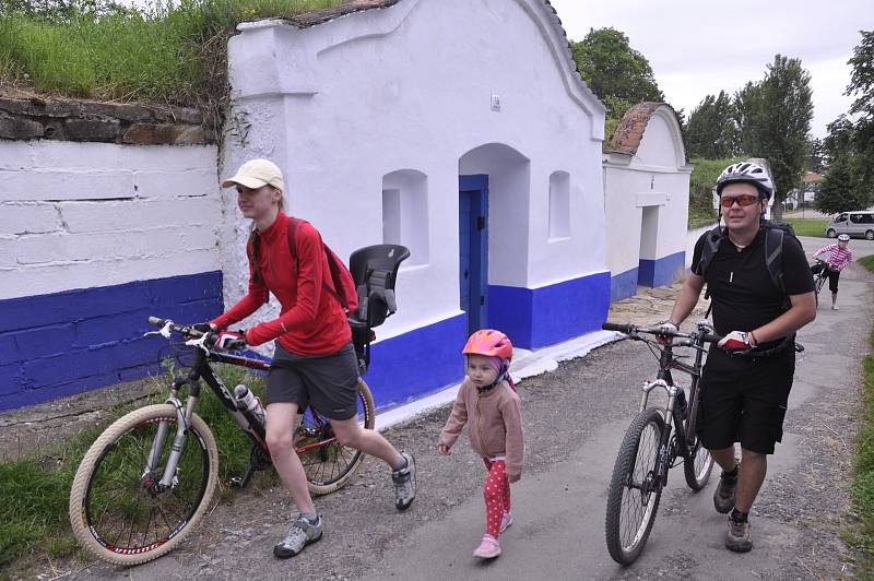 Strážnickem za vínem jelo v sobotu na pět set cyklistů.