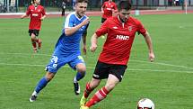 Fotbalisté Hodonína (v červených dresech) ve 3. kole celostátního MOL Cupu prohráli s ligovým Libercem 0:4 po prodloužení. Zápas sledovalo devět stovek diváků.