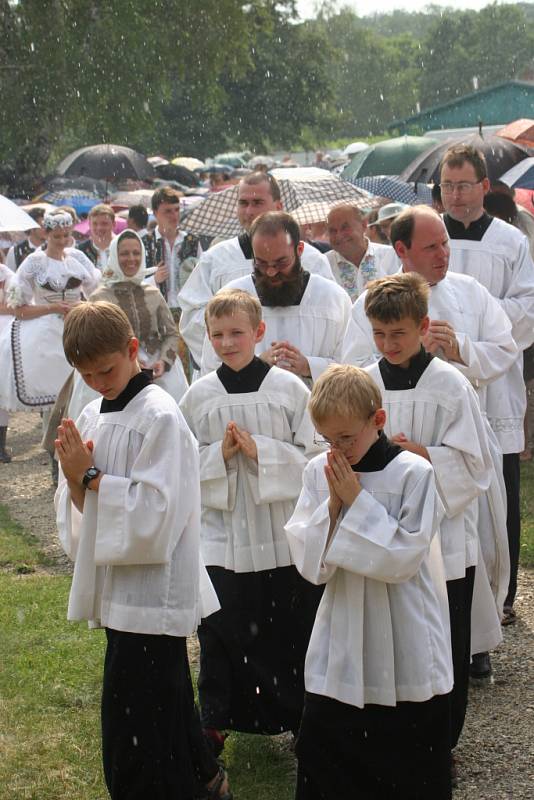 Cyrilometodějskou bohoslužbu na mikulčické akropoli vedl kardinál Miloslav Vlk. Ten připomněl také to, že za rok se bude oslavovat již 1250. výročí příchodu Cyrila a Metoděje.