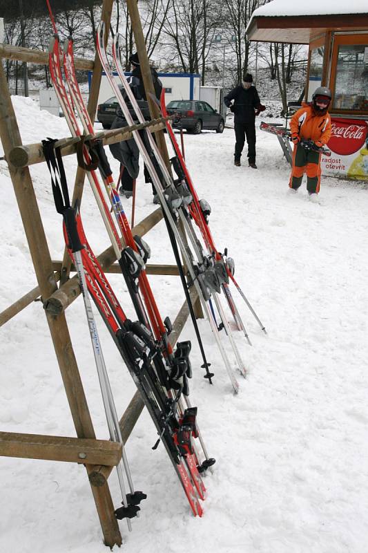 V pátek se na sjezdovce v Hodoníně u Kunštátu poprvé v letošní sezoně lyžovalo.