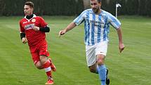 Fotbalisté Šardic (v modrobílých dresech) si poradili se sousedními Svatobořicemi a po jednoznačné výhře 5:0 postoupili do finále okresního poháru.