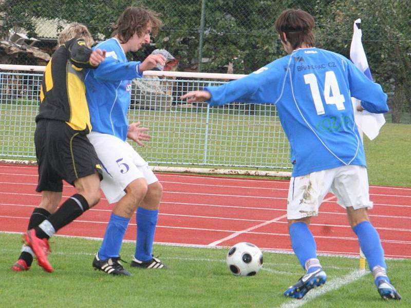 Krajský přebor: 1. FC Kyjov (v modrém) vs. RSM Hodonín