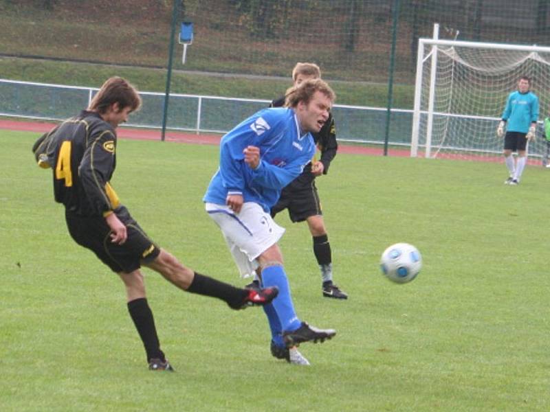 Krajský přebor: 1. FC Kyjov (v modrém) vs. RSM Hodonín