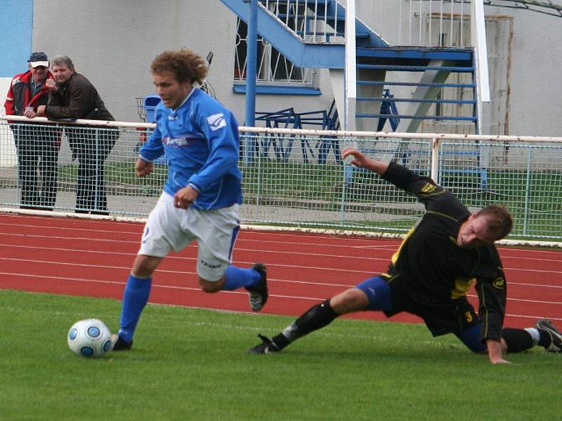 Krajský přebor: 1. FC Kyjov (v modrém) vs. RSM Hodonín