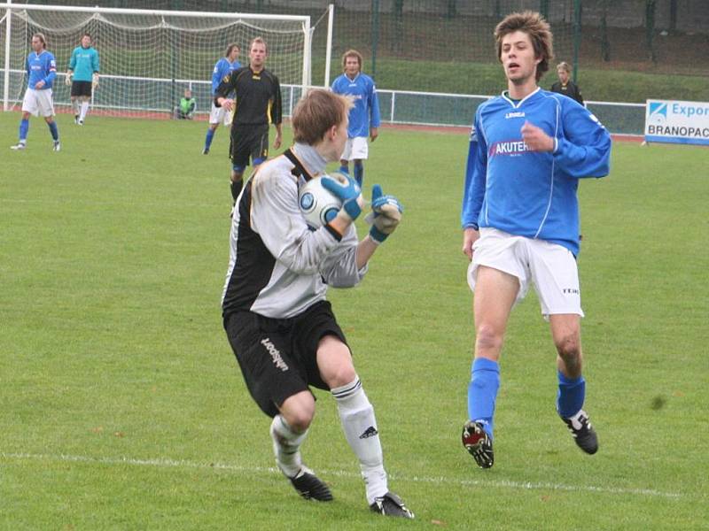 Krajský přebor: 1. FC Kyjov (v modrém) vs. RSM Hodonín