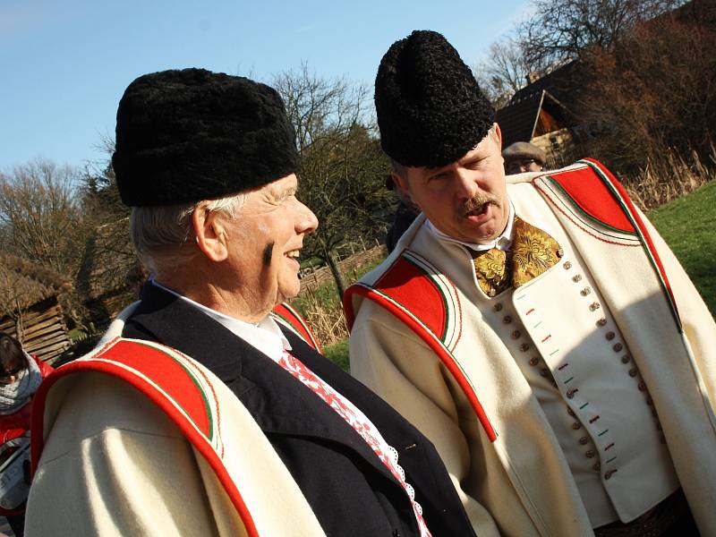 Podzimní pořad Radujme se, veselme se. Národní ústav lidové kultury návštěvníkům strážnického skanzenu představil život na moravské vesnici na přelomu devatenáctého a dvacátého století v době od adventu až po svátek Tří králů.