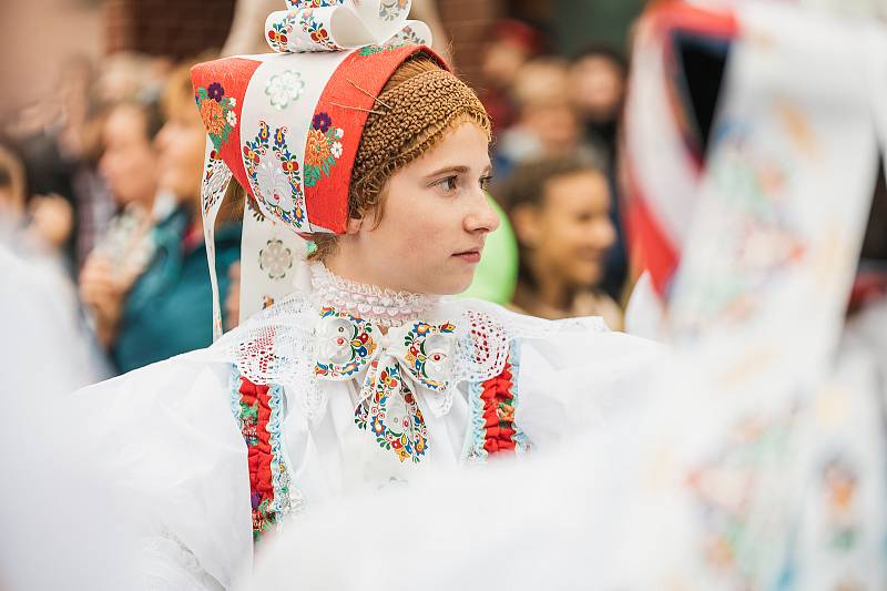 Při hodech v Dolních Bojanovicích měli chlapci i děvčata z místní chasy na starosti zábavu.