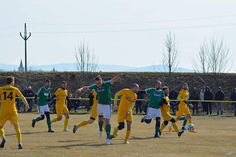 Fotbalisté Kozojídek (v zelených dresech) porazili Šardice 3:1.