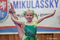Justýnka Waldhansová z Ratíškovic se stala mistryní světa pro rok 2021 v dětském fitness.