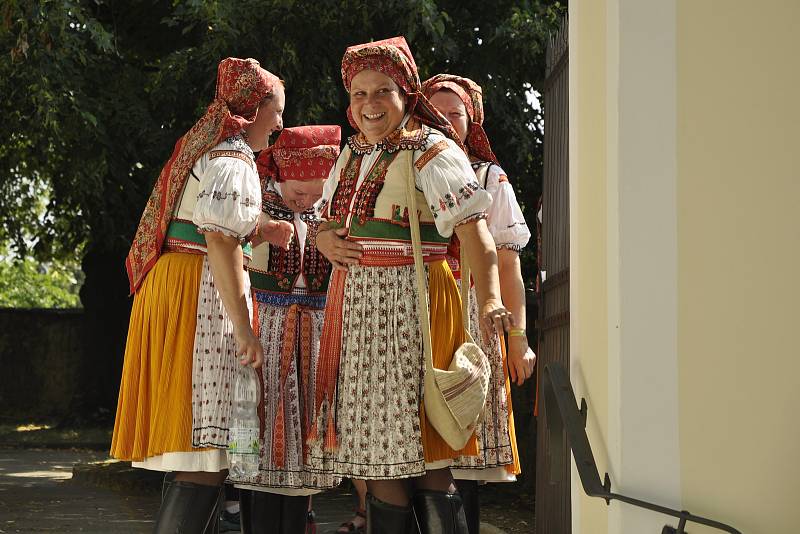 Kroje, lidové písně i tance přilákaly na tradiční Horňácké slavnosti do Velké nad Veličkou stovky lidí.