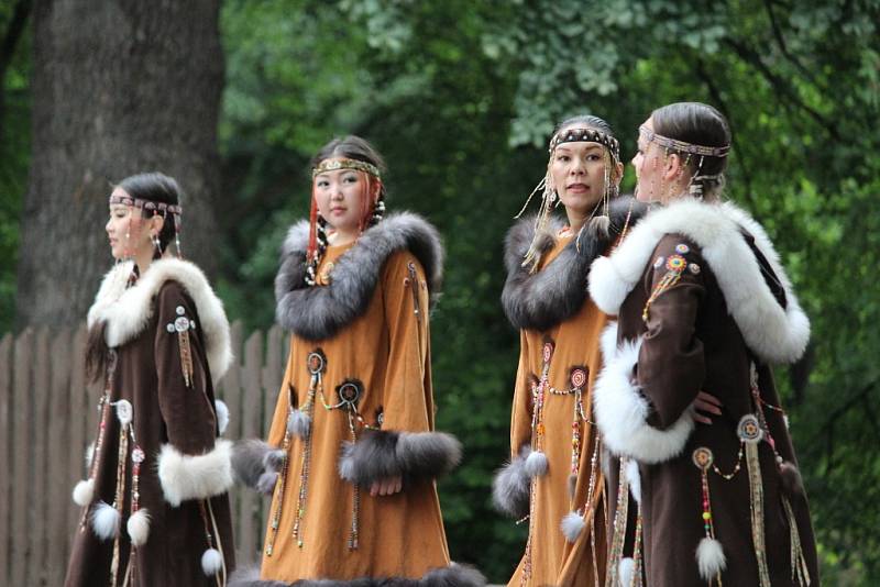 Čtvrtečním programem pro veřejnost odstartovaly zahraniční soubory ze čtyř zemí Mezinárodní folklorní festival Strážnice 2014.