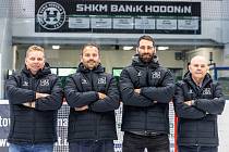 Podnikatel Vít Bukovský (druhý zleva) se stal novým předseda hokejového klubu SHKM Baník Hodonín. Ve funkci střídá Karla Lidáka (druhý zleva).