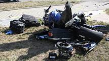 Srážka motorky a osobního auta v Moravském Písku. Záchranáři ošetřili celkem pět zraněných, z toho dvě děti.