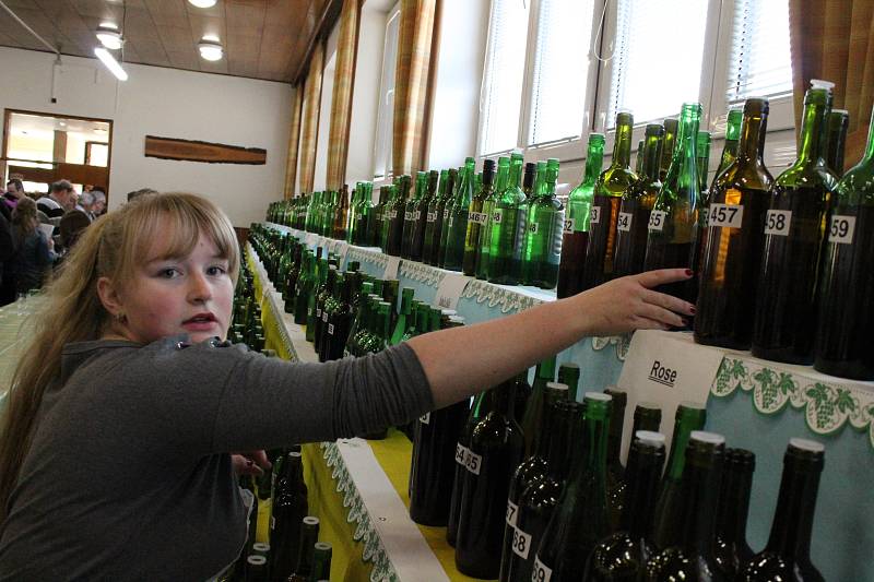 Místní výstava vín ve Vacenovicích přilákala milovníky ušlechtilého nápoje už podevětačtyřicáté.