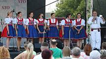 Kyjovští slavili jubilejní Slovácký rok. Stovku vítali hudbou, vínem a koňskou jízdou sedmičlenného skoronského banderia.
