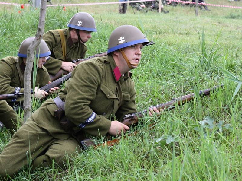 Historická ukázka bitvy z druhé světové války ve Vlkoši.