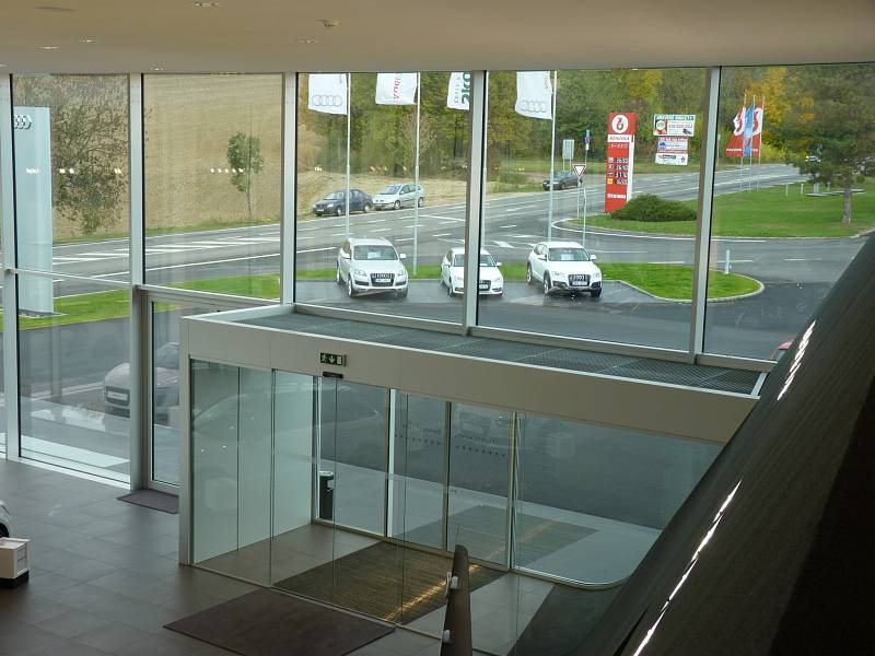 Top Centrum v Kyjově otvírá nejmodernější podnik zaměřený na prodej a servis automobilů u nás. Audi Terminal zaměstnává na dvě desítky lidí.