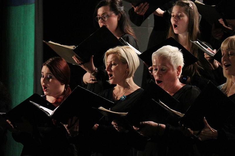 Český filharmonický sbor Brno a Orchestr Czech Virtuosi ve Strážnici.