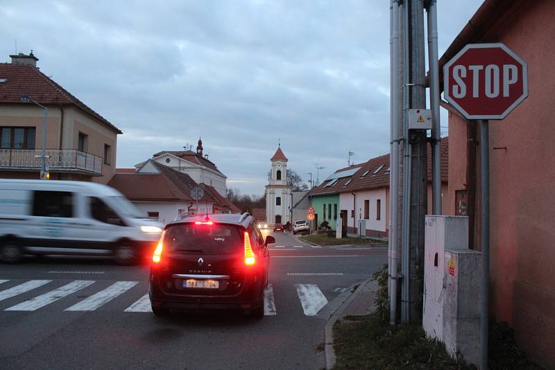 Místo pro možné umístění semaforů k přechodům pro chodce přes silnici I/55 ve Strážnici.