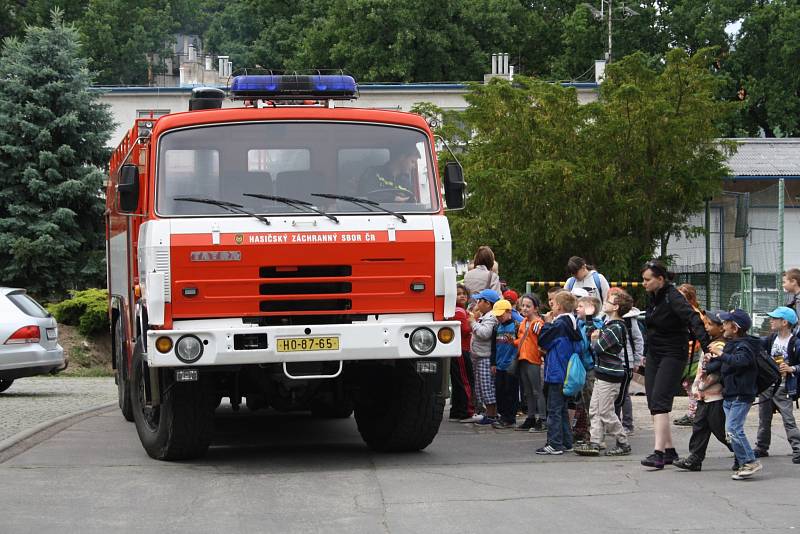 Den otevřených dveří pro děti u hodonínských profesionálních hasičů.