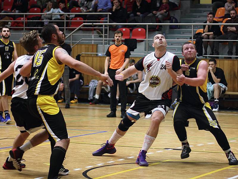 Hodonínští basketbalisté jedou na výherní šňůře. Ve čtvrtém kole porazili basketbalisty z Vyškova.