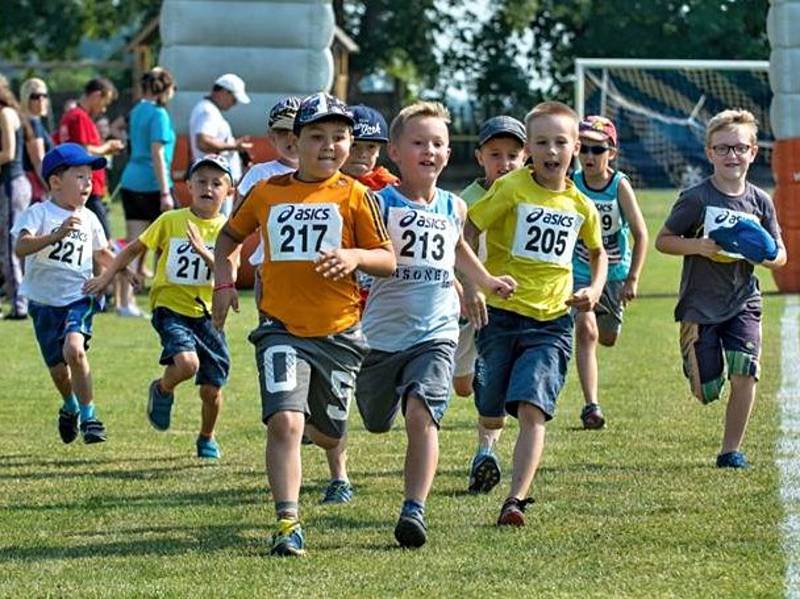 Ve Vnorovech se ve středu uskutečnil Olympijský běh. Na hřišti Agra se celkem představilo 170 mužů, žen a dětí.