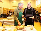 Šestý ročník koštu pomazánek se uskutečnil v sobotu v Bukovanech. O těch nejlepších pokrmech rozhodli návštěvníci, kteří mohli vybírat z více než sto třiceti vzorků.