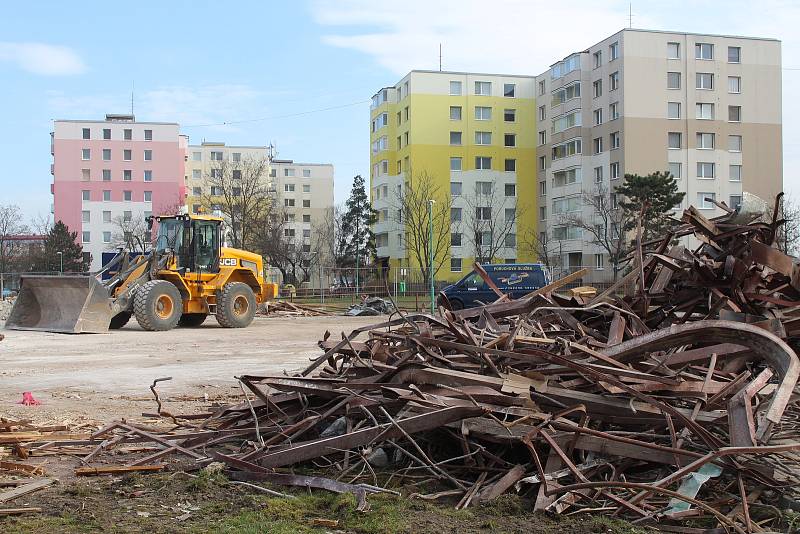 Práce na bývalé městské tržnici ve Veselí nad Moravou v úterý dopoledne.