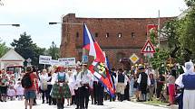 Ze slavnostního průvodu Mezinárodního folklorního festivalu ve Strážnici.