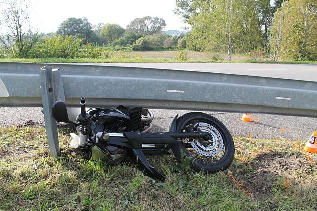 Do nemocnice na ošetření putoval ve čtvrtek odpoledne devětačtyřicetiletý motorkář, který se na silnici mezi Archlebovem a Strážovicemi srazil s osobním autem. 