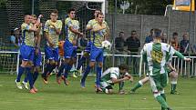 Fotbalisté Bzence (zelenobílé dresy) ve 2. kole divize D přehráli Břeclav 4:1 a před vlastními fanoušky odčinili minulý debakl z Polné.