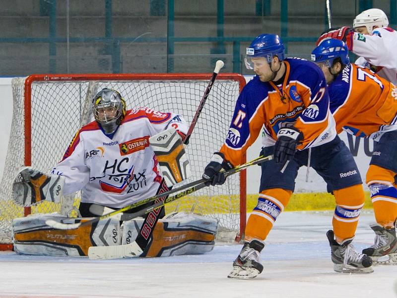 Hodonínští hokejité prohráli v prvním čtvrtfinále na ledě favorizované Poruby 0:8.