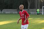 Fotbalisté třetiligového Uherského Brodu (červené dresy) v předkolo MOL Cupu zdolali divizní Bzenec 3:1.