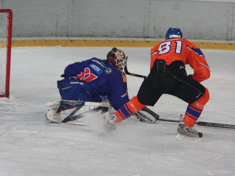 2. liga, východ: SHK Hodonín (v oranžovém) vs. HC Bobři Valašské Meziříčí