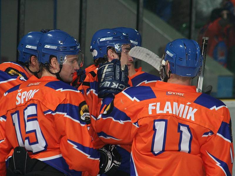 2. liga, východ: SHK Hodonín (v oranžovém) vs. HC Bobři Valašské Meziříčí