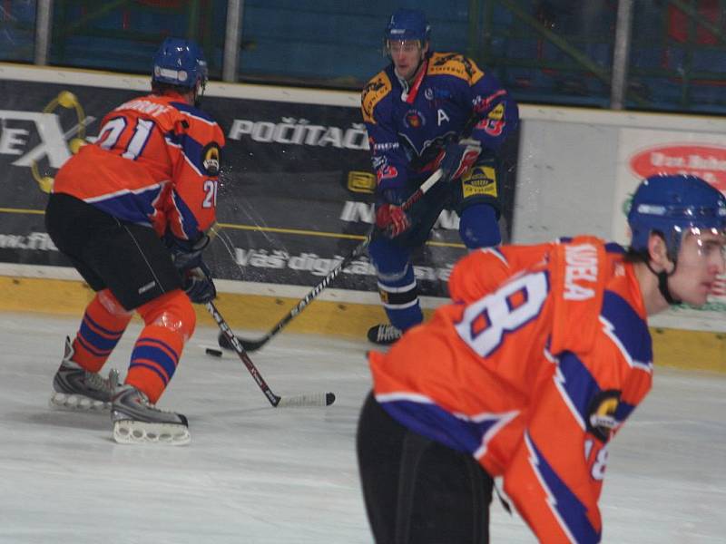 2. liga, východ: SHK Hodonín (v oranžovém) vs. HC Bobři Valašské Meziříčí