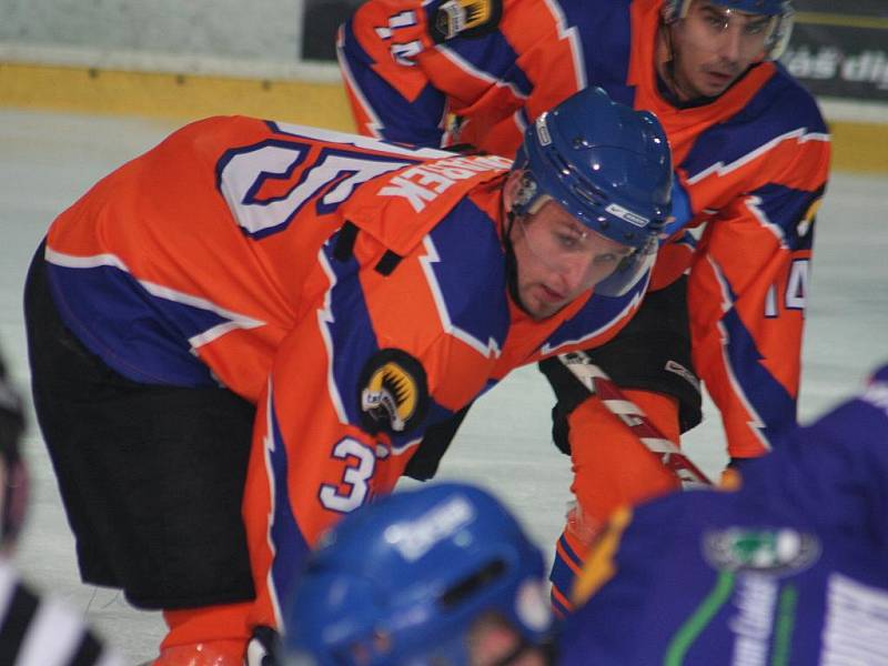 2. liga, východ: SHK Hodonín (v oranžovém) vs. HC Bobři Valašské Meziříčí