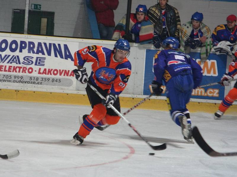 2. liga, východ: SHK Hodonín (v oranžovém) vs. HC Bobři Valašské Meziříčí