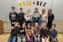Vítězní šesťáci z Vnorov, kteří ovládli jihomoravské kolo soutěže v učení jazyků.