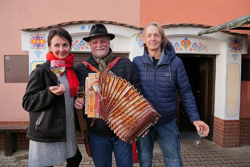 Nechorští vinaři poslední víkend v listopadu jako tradičně otevřeli sklepy.