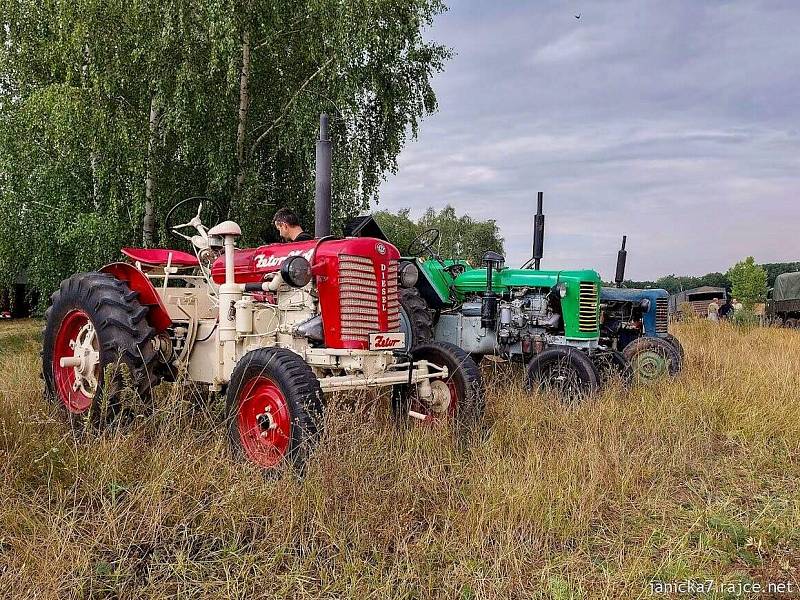 Při vojenském dnu mohli návštěvníci vidět více jak pět desítek kusů vojenských vozů a techniky.