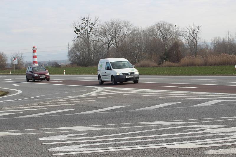 Situace na pánovské křižovatce tři týdny před začátkem chystané přestavby na okružní.